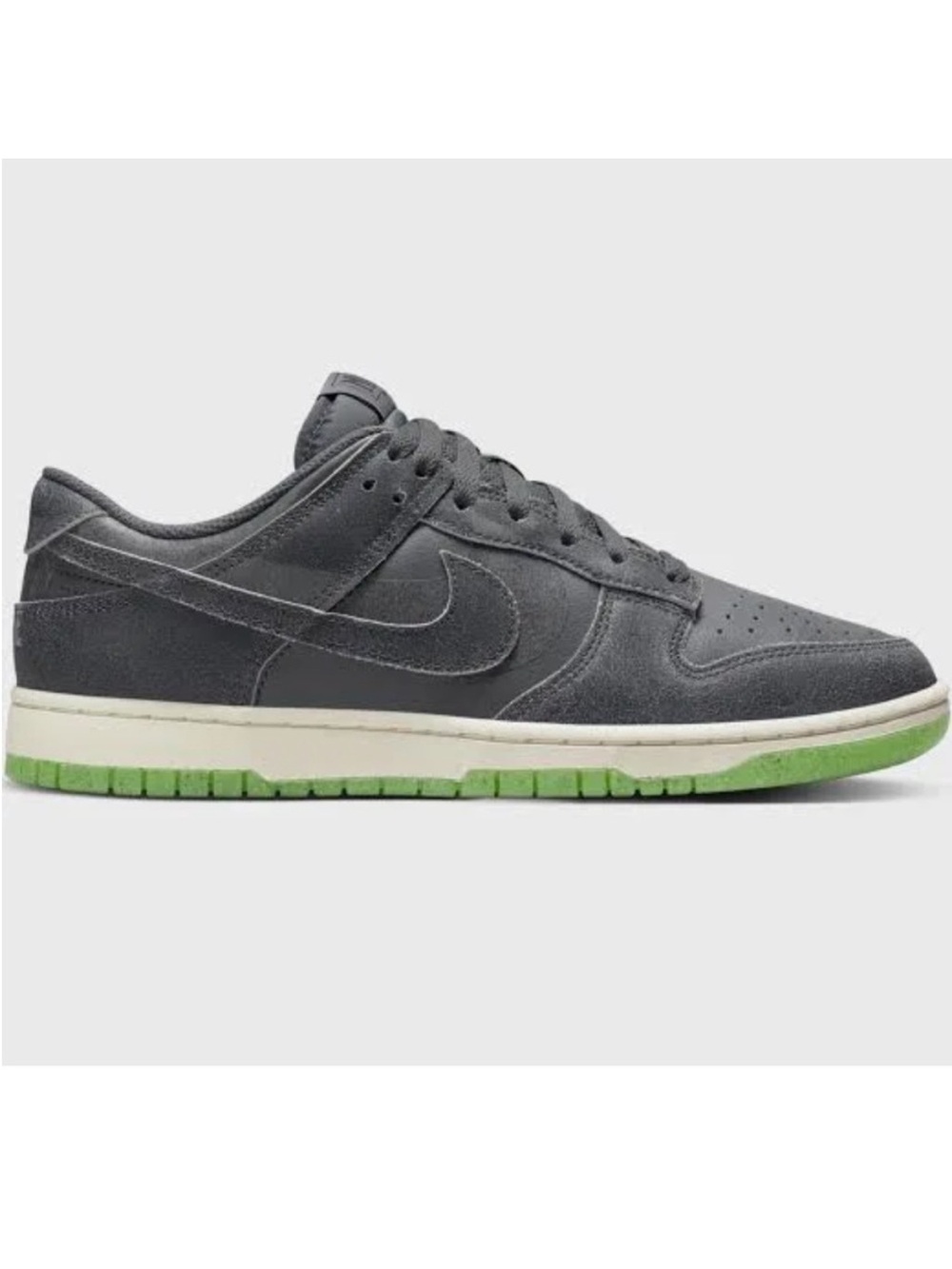 Nike Dunk Low - Halloween Cauldron edition, in great condition